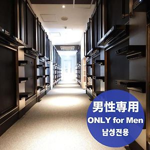 Man Capsule Room Upper Bed